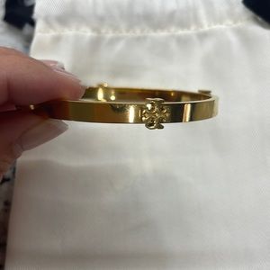 Tory Burch - Miller Logo Hinged Bangle, Gold